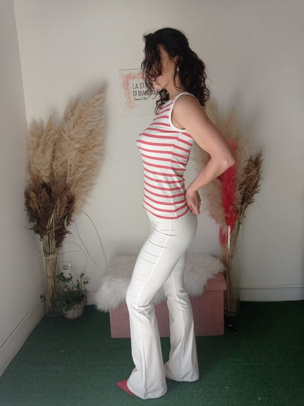 Maglia a Righe Bianche e Rosse - Stile Estivo e Versatile