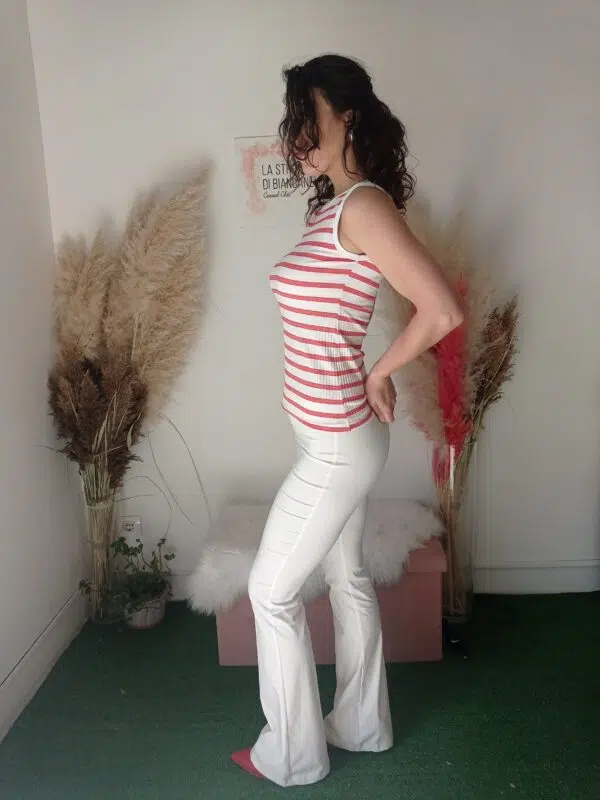 Maglia a Righe Bianche e Rosse - Stile Estivo e Versatile