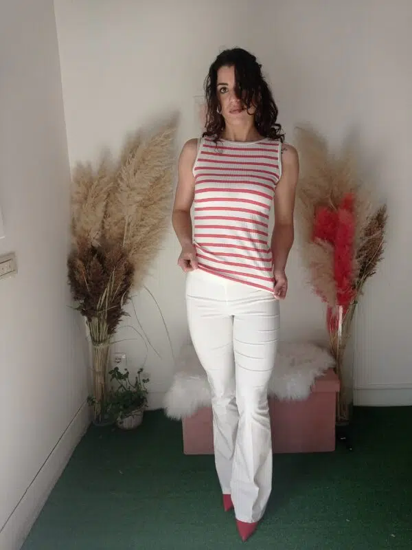 Maglia a Righe Bianche e Rosse - Stile Estivo e Versatile