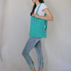 Borsa Shopper Turchese con Dettagli - Eleganza e Funzionalità per Tutti i Giorni