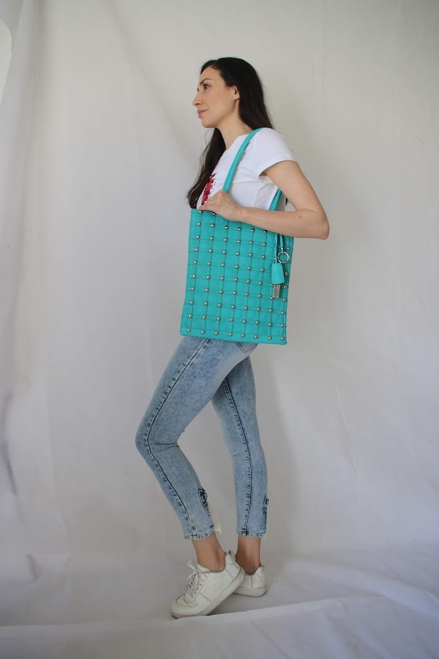 Borsa Shopper Turchese con Dettagli - Eleganza e Funzionalità per Tutti i Giorni Borsa Shopper Turchese con Dettagli - Eleganza e Funzionalità per Tutti i Giorni
