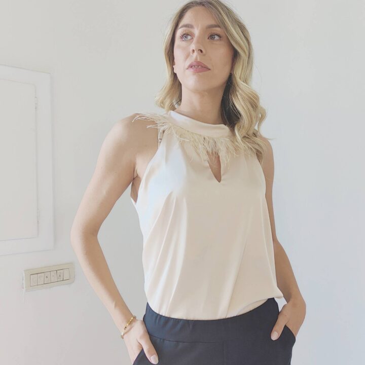 Top in Raso con Dettaglio Piume