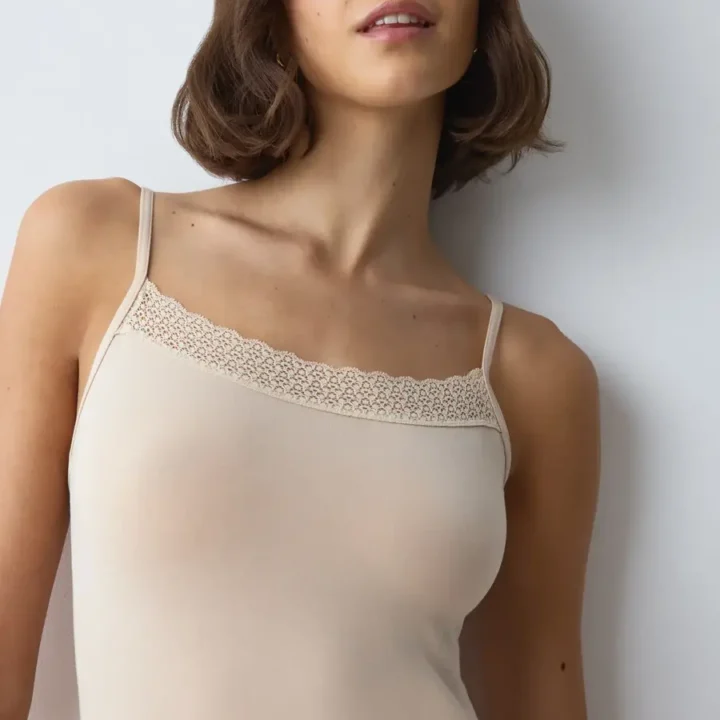 Top in modal con pizzo e spalline regolabili