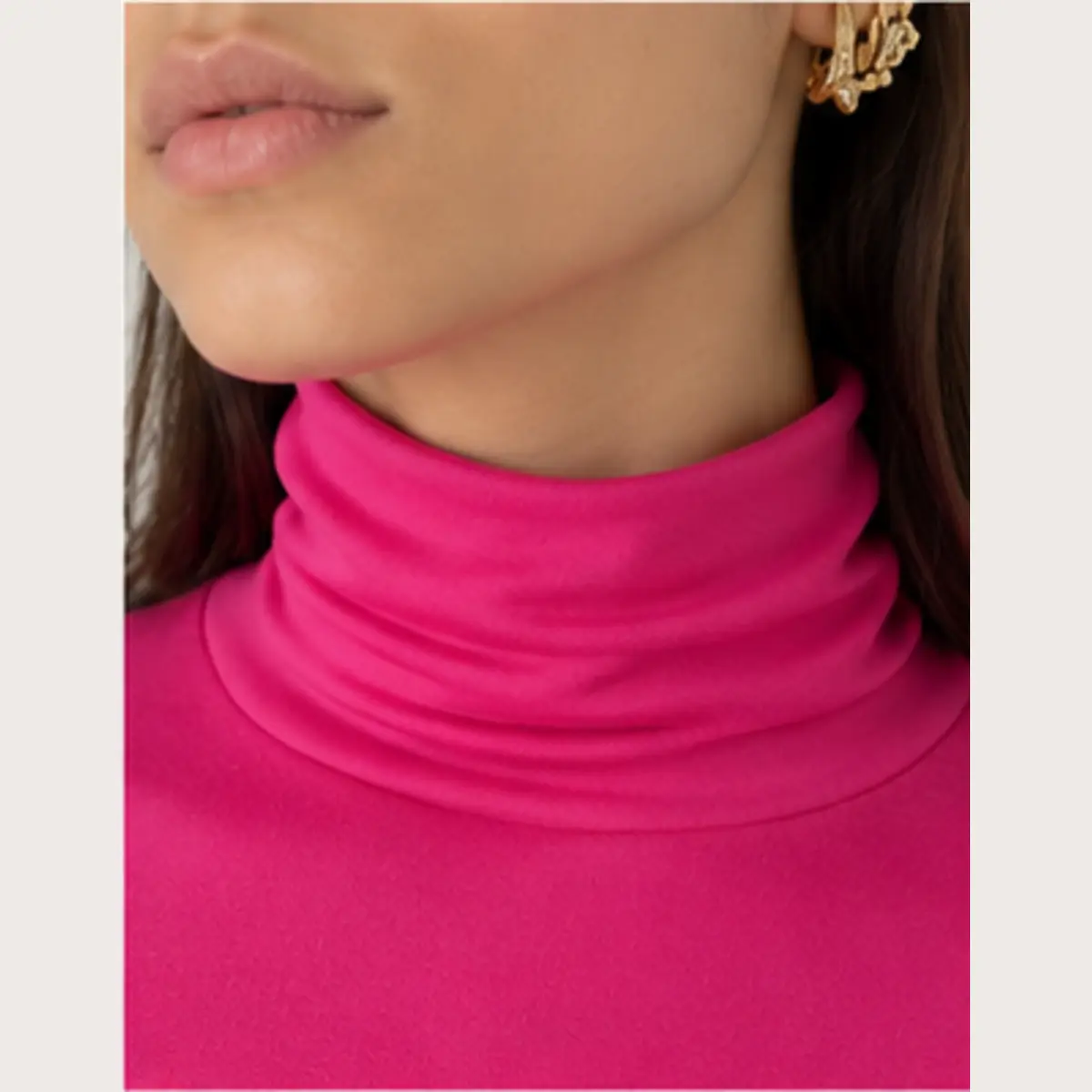 maglia-dolcevita-donna-fucsia-dettaglio-collo